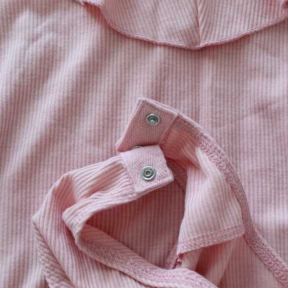 Pink Ribbed Ruffle Detail V-Neck Bodysuit - Picture 4 of 8